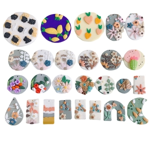 Set de 25 colgantes coloridos de arcilla polimérica para creación de joyas DIY