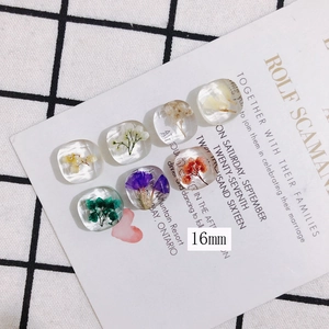 16mm quadratische Harz-Cabochons mit bunten Trockenblumen für DIY-Schmuckherstellung