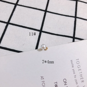 Close-up of a 7x4mm round pearl pendant with a gold metal loop, accessory number 11