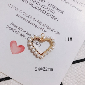 Detail of heart-shaped pearl pendant with gold wire wrap, measuring 24x22mm for DIY jewelry