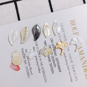 Natürliche Perlmutt-Anhänger in Blattform für DIY-Schmuck und Haar-Accessoires