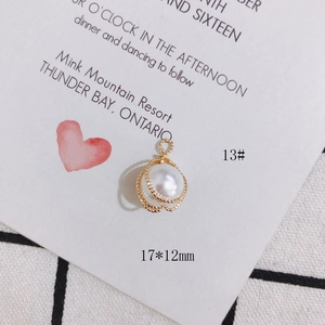 Detailansicht eines 17x12mm Perlenanhängers in strukturiertem Goldrahmen für DIY-Schmuck