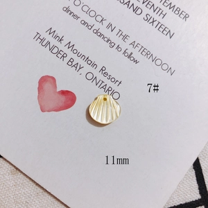 Detail of 11mm fan-shaped yellow shell bead for DIY jewelry making accessories