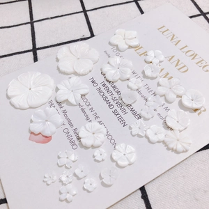 Fleurs en nacre blanche sculptée pour la création de bijoux artisanaux DIY