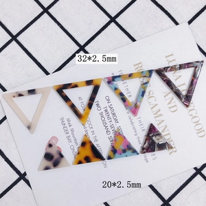 Détails de pendentifs triangulaires en acétate pour bijoux DIY avec motifs marbrés