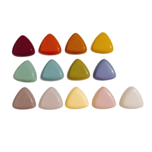 Colorful resin triangle accessories in thirteen vibrant shades for DIY phone cases and jewelry