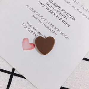 Macro de breloque en acrylique marron en forme de cœur pour bijoux DIY et barrettes