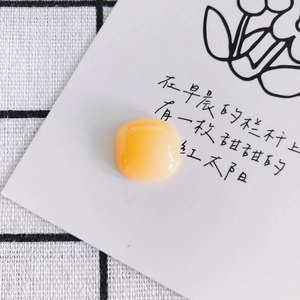 Κάτοψη τετράγωνου κίτρινου resin cabochon για DIY κοσμήματα και θήκες κινητών τηλεφώνων