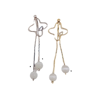 Boucles d'oreilles longues à pampilles avec perles d'opale et zircons fleurs en or et argent