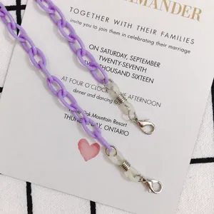 Catena a maglie in plastica viola fatta a mano con chiusure per maschere o occhiali