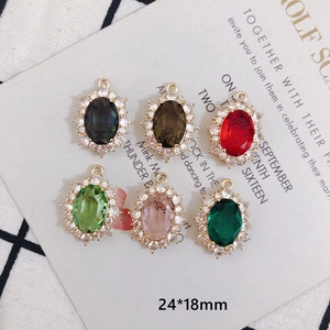 Lot de six pendentifs ovales en cristal coloré avec base en alliage et zircons, 24x18mm