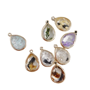 Set of 8 gold-edged teardrop resin pendants with colorful dried flowers and pearls