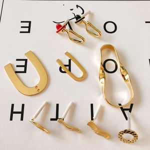 DIY vergulde onregelmatige geometrische legering oorbellen en sieradenonderdelen