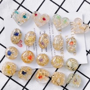 Pendentifs en résine acrylique DIY avec feuille d'or et fleurs séchées de formes variées