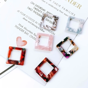 Vierkante acetaat acryl hangers in diverse schildpadkleuren voor doe-het-zelf sieraden