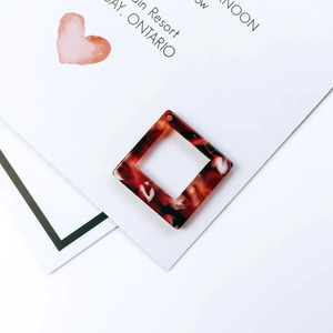 Vierkante rood-witte marmeren acryl hanger met gat voor DIY-sieraden maken van oorbellen