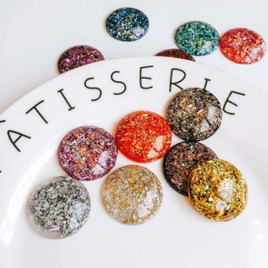 Cabochons ronds en acrylique colorés avec feuilles d'or pour décoration de chaussures