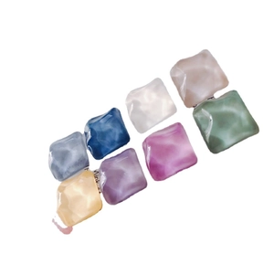 Lot de 8 charms carrés en résine pour bricolage avec texture marbre et fini brillant