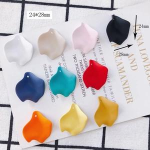 Detailed view of colorful 24x28mm resin petal pendants for DIY jewelry accessories