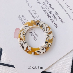 Detail van ronde hars bedel van 39x23,5 mm met marmerpatroon voor doe-het-zelf sieraden