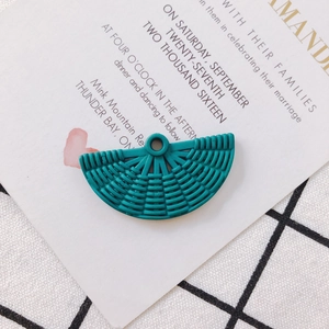 Pendentif en résine turquoise en forme d'éventail avec texture tressée pour bijoux DIY