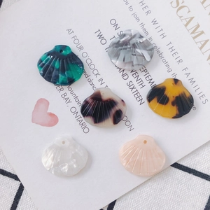 DIY Muschel-Anhänger aus Acryl in sechs verschiedenen Marmormustern für Schmuck