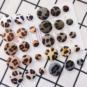 Ciondoli Avvolti in Tessuto Tondo con Stampa Leopardata Vintage Bottoni a Retro Piatto per Produzione di Gioielli Fai da Te Accessori
