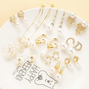Boucles d'oreilles Élégantes en Cuivre avec Künstliche Perles pour Femmes Strass Zircone Plaquées Or Bijoux de Mode Géométriques Cadeau Fête