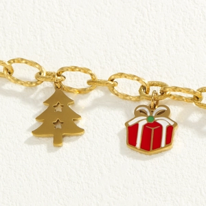 Eleganteres goldenes Weihnachtsarmband mit hohlsternförmigem Baum und Geschenk-Anhängern