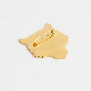 Vue arrière d'une broche tête de tigre plaquée or 18 carats avec fermoir de sécurité