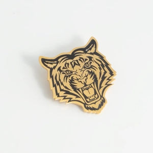 Broche tête de tigre en acier inoxydable doré 18 carats avec détails en émail noir