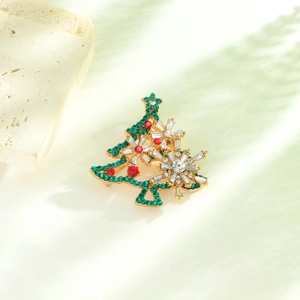 Fashion Christmas Tree Hollow Brooch For Women Gold Alloy Inlaid Green Red Rhinestone Snowflake Festive Brooch Pin Jewelry