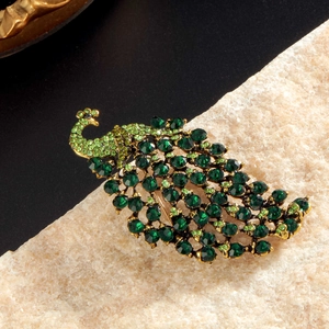 Vintage Gold Plated Alloy Peacock Animal Brooch With Green Rhinestone Inlaid Elegant Decorative Jewelry Gift For Women