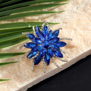 Broche Fleur Bleu Roi Élégante pour Femme en Alliage avec Strass Incrustés Design Floral Luxueux pour Mariage Banquet Fête