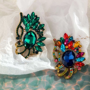 Vintage Court Style Alloy Flower Brooch For Women Luxurious Rhinestone Inlaid Colorful Crystal Floral Elegant Lapel Pin Jewelry