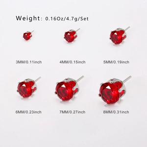 Dettaglio del set di orecchini a perno con zirconi rubino da 3-8mm in sei misure
