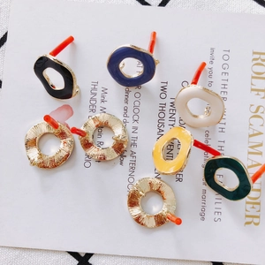 Pendentifs géométriques colorés en émail pour la création de boucles d'oreilles