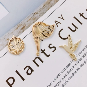 Goldene Legierungsanhänger in Blatt Vogel und Flügelform für DIY Schmuckherstellung
