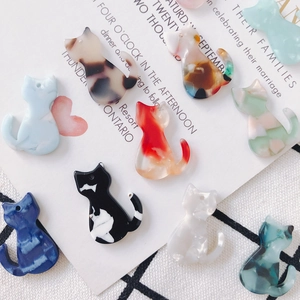 Détails de breloques chat en acrylique coloré pour bijoux DIY avec motifs marbré et écaille