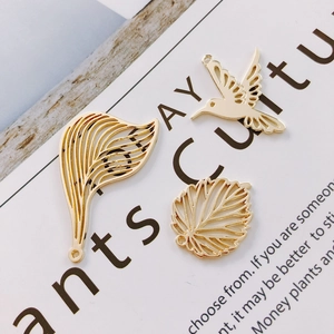 Goldene Legierungsanhänger mit Vogel-, Blatt- und Flügeldesign für DIY-Ohrring-Schmuck