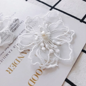 Accessoire de fleur en dentelle blanche avec perle pour bijoux DIY et artisanat