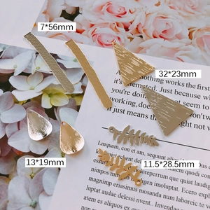 Pendentifs BO en métal DIY formes feuille et triangle finitions or et argent brossé