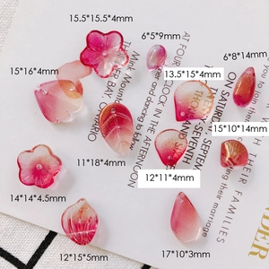 Detailed view of pink gradient resin flower and leaf beads with size specifications
