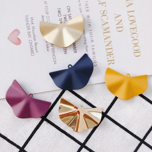DIY Fächerförmige geometrische Legierungsanhänger in fünf Farben für Schmuck