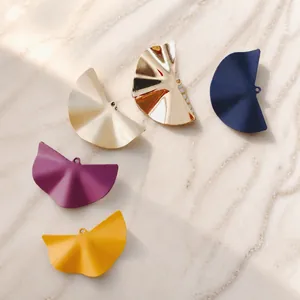 Colgantes de metal en forma de abanico dorado y plateado para joyería DIY