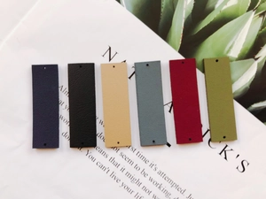 Ciondoli rettangolari minimalisti in pelle in sei colori con fori preforati per il fai-da-te