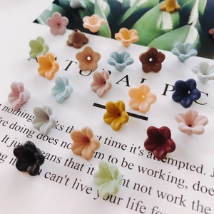 Mattierte Kunststoff Blumenperlen Für DIY Schmuckherstellung Bunte Matte Fünfblättrige Blumenanhänger Für Ohrringe