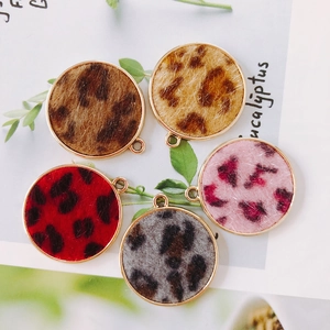 DIY jewelry making accessories: five round leopard print alloy pendants in various colors