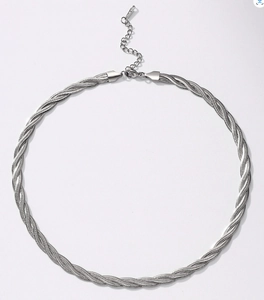Collana a tre strati di catena a serpente intrecciata in acciaio inossidabile argentato