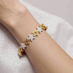 Bracciale a stelle con pentagrammi dorati opachi e stelle d'argento con cristalli lucidi